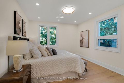 Photo 24 at 599 Conacher Drive, Newtonbrook East, Toronto