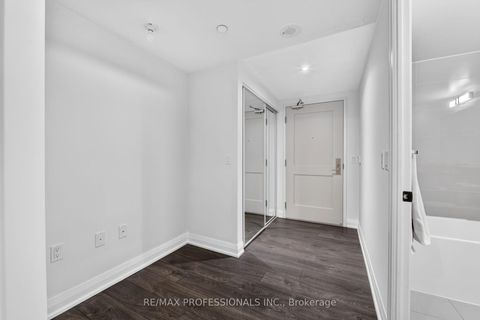 Photo 4 at 406 - 10 Gibbs Road, City Centre West, Toronto