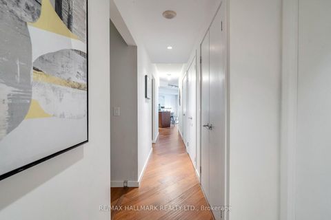 Photo 5 at 402 - 218 Queens Quay W, Waterfront Communities C1, Toronto