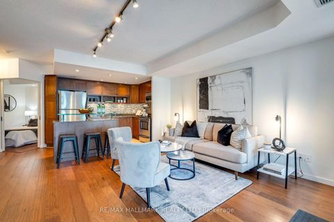 Photo 7 at 402 - 218 Queens Quay W, Waterfront Communities C1, Toronto