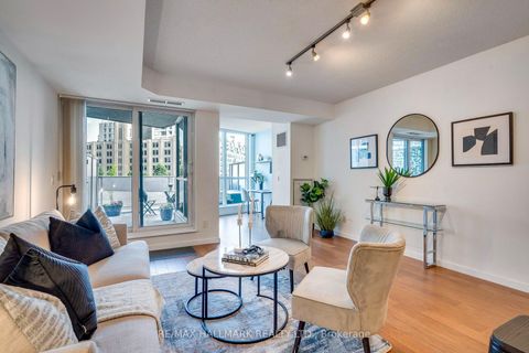 Photo 9 at 402 - 218 Queens Quay W, Waterfront Communities C1, Toronto