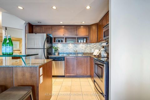 Photo 11 at 402 - 218 Queens Quay W, Waterfront Communities C1, Toronto