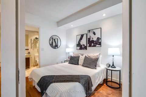 Photo 14 at 402 - 218 Queens Quay W, Waterfront Communities C1, Toronto