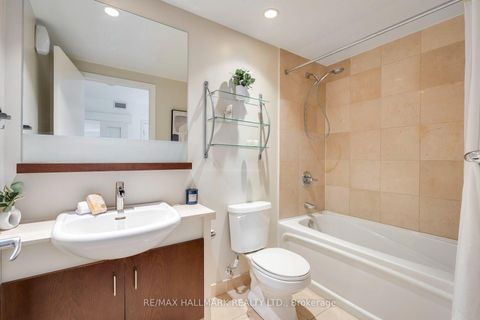 Photo 16 at 402 - 218 Queens Quay W, Waterfront Communities C1, Toronto