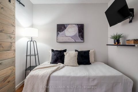 Photo 18 at 402 - 218 Queens Quay W, Waterfront Communities C1, Toronto