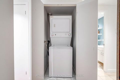 Photo 21 at 402 - 218 Queens Quay W, Waterfront Communities C1, Toronto