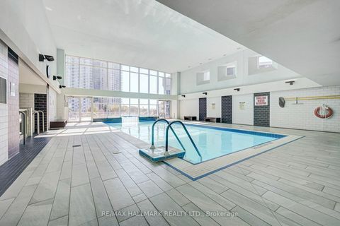 Photo 26 at 402 - 218 Queens Quay W, Waterfront Communities C1, Toronto