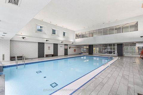 Photo 28 at 402 - 218 Queens Quay W, Waterfront Communities C1, Toronto