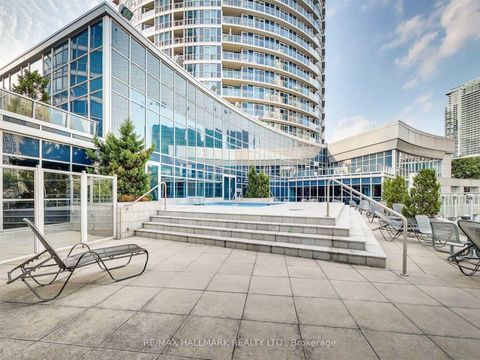 Photo 30 at 402 - 218 Queens Quay W, Waterfront Communities C1, Toronto