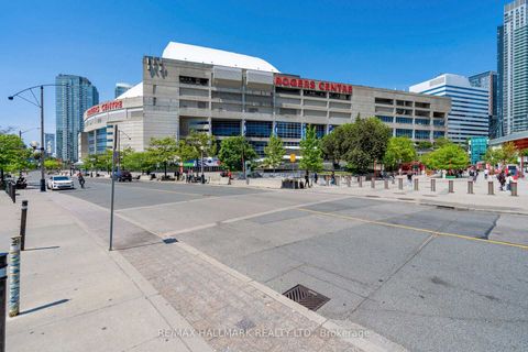 Photo 43 at 402 - 218 Queens Quay W, Waterfront Communities C1, Toronto
