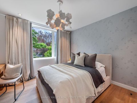 Photo 34 at 75 Ardwold Gate, Casa Loma, Toronto