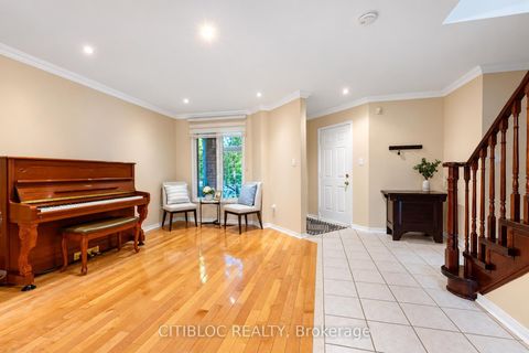 Photo 2 at 33 Desert View Crescent, Westbrook, Richmond Hill