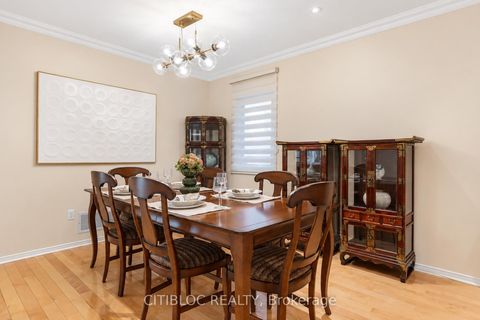 Photo 3 at 33 Desert View Crescent, Westbrook, Richmond Hill