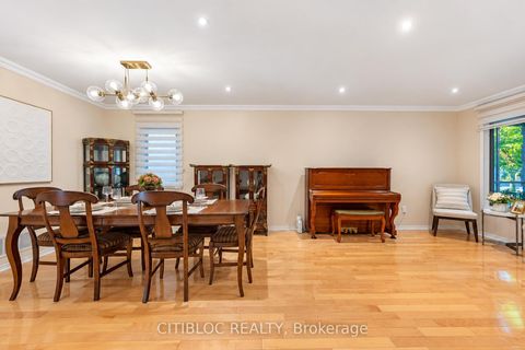 Photo 4 at 33 Desert View Crescent, Westbrook, Richmond Hill