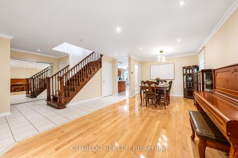 Photo 6 at 33 Desert View Crescent, Westbrook, Richmond Hill
