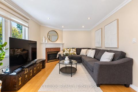 Photo 9 at 33 Desert View Crescent, Westbrook, Richmond Hill
