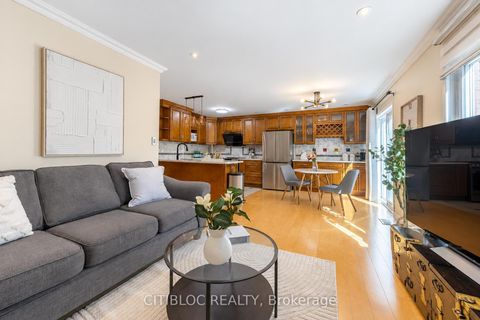 Photo 11 at 33 Desert View Crescent, Westbrook, Richmond Hill