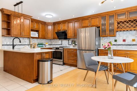 Photo 13 at 33 Desert View Crescent, Westbrook, Richmond Hill