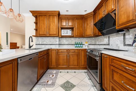 Photo 14 at 33 Desert View Crescent, Westbrook, Richmond Hill