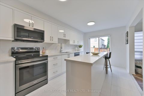 Photo 6 at 156 Monteith Crescent, Maple, Vaughan