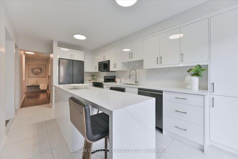 Photo 7 at 156 Monteith Crescent, Maple, Vaughan