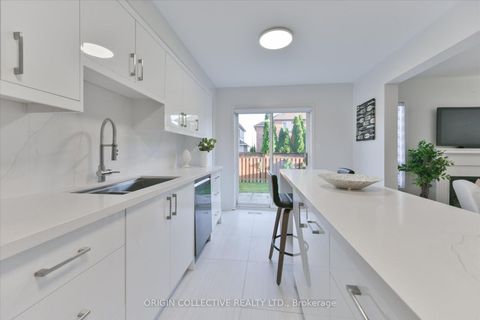 Photo 9 at 156 Monteith Crescent, Maple, Vaughan