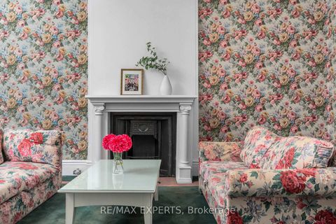 Photo 0 at 382 Bathurst Street, Bellwoods, Toronto