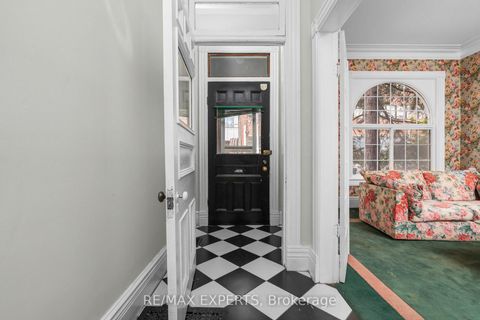 Photo 2 at 382 Bathurst Street, Bellwoods, Toronto