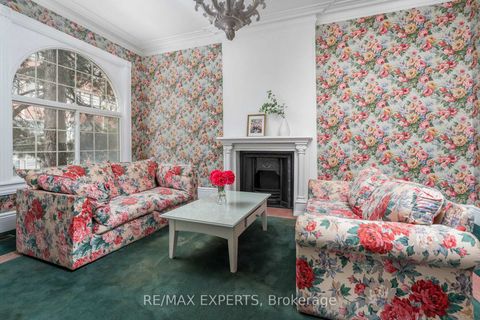 Photo 4 at 382 Bathurst Street, Bellwoods, Toronto