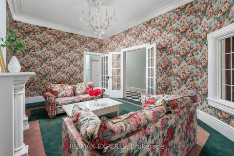 Photo 5 at 382 Bathurst Street, Bellwoods, Toronto