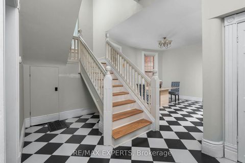 Photo 6 at 382 Bathurst Street, Bellwoods, Toronto