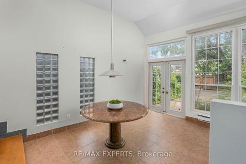 Photo 13 at 382 Bathurst Street, Bellwoods, Toronto