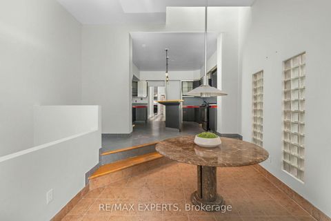 Photo 14 at 382 Bathurst Street, Bellwoods, Toronto