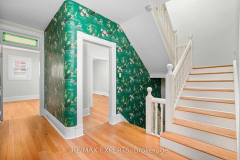 Photo 15 at 382 Bathurst Street, Bellwoods, Toronto