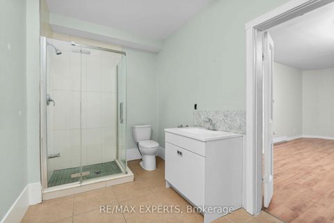 Photo 16 at 382 Bathurst Street, Bellwoods, Toronto