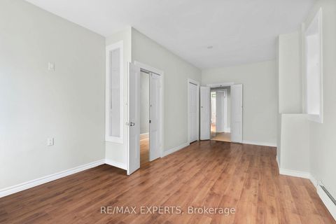 Photo 17 at 382 Bathurst Street, Bellwoods, Toronto