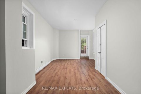 Photo 18 at 382 Bathurst Street, Bellwoods, Toronto