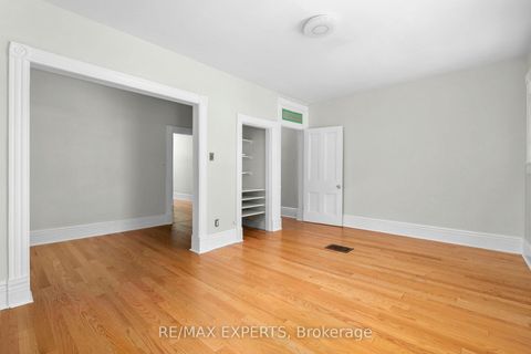 Photo 19 at 382 Bathurst Street, Bellwoods, Toronto