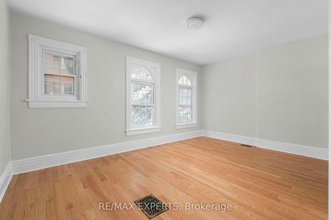 Photo 22 at 382 Bathurst Street, Bellwoods, Toronto