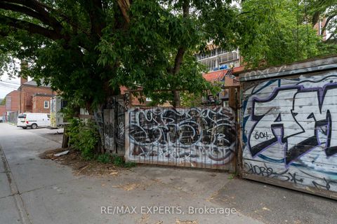 Photo 30 at 382 Bathurst Street, Bellwoods, Toronto