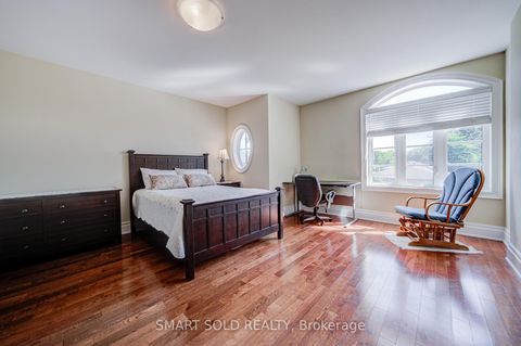 Photo 26 at 6 Brill Crescent, Newtonbrook West, Toronto