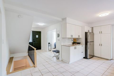 Photo 16 at 90 Euclid Avenue, Highland Creek, Toronto