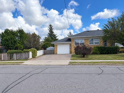 Photo 2 at 33 Lewiston Road, Dorset Park, Toronto