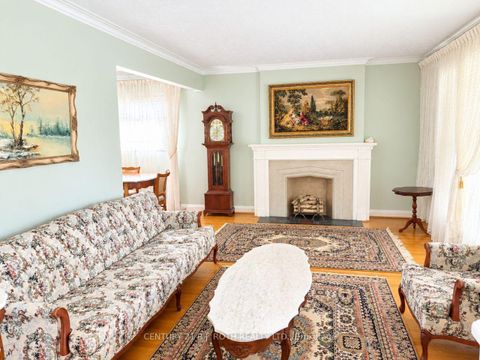 Photo 5 at 33 Lewiston Road, Dorset Park, Toronto