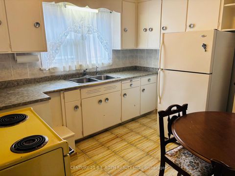 Photo 8 at 33 Lewiston Road, Dorset Park, Toronto