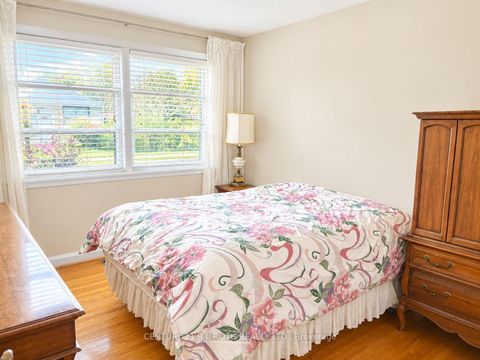 Photo 9 at 33 Lewiston Road, Dorset Park, Toronto