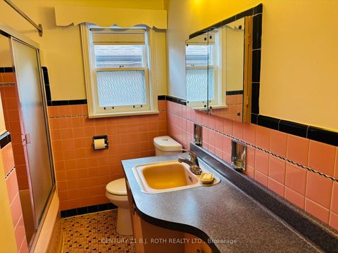 Photo 10 at 33 Lewiston Road, Dorset Park, Toronto