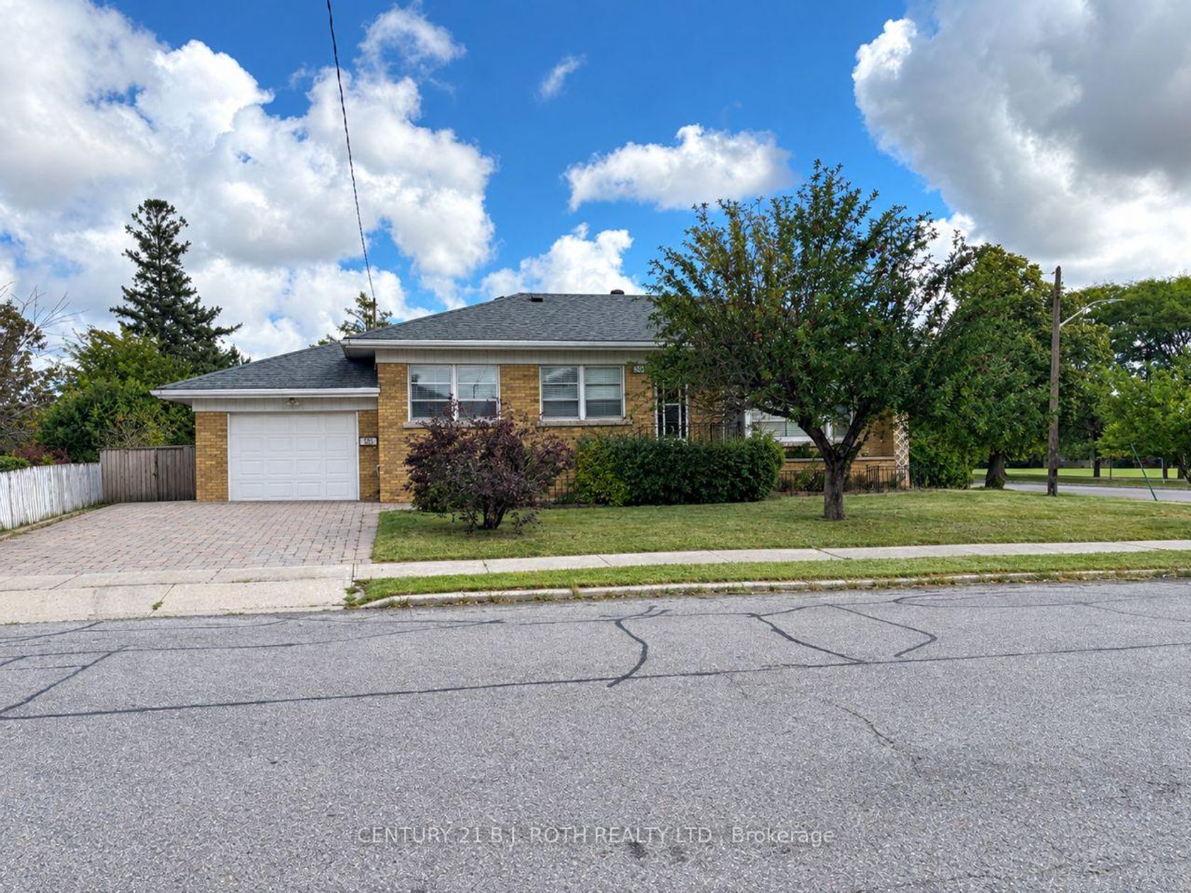 33 Lewiston Road, Dorset Park, Toronto 