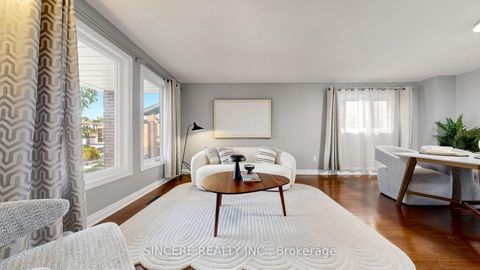 Photo 2 at 25 Ridgefield Crescent, Maple, Vaughan