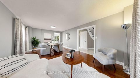 Photo 4 at 25 Ridgefield Crescent, Maple, Vaughan